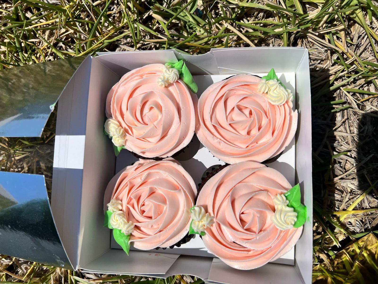 Premium Heart Dessert Box